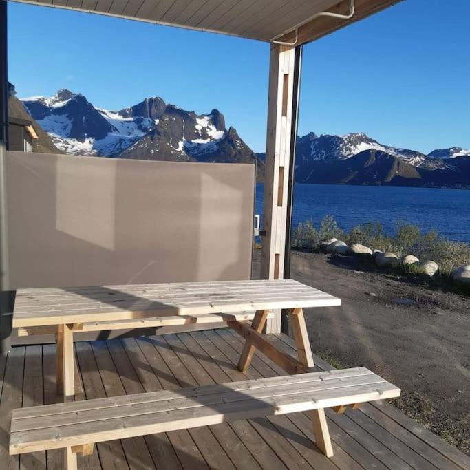 Senja, Husoy I Senja. Leilighet Med Utsikt Over Fjord Og Fjell Tofta Bagian luar foto