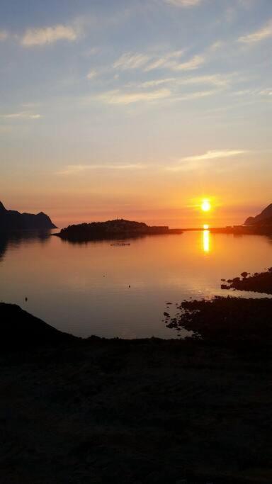 Senja, Husoy I Senja. Leilighet Med Utsikt Over Fjord Og Fjell Tofta Bagian luar foto