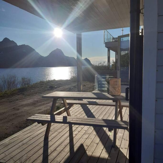 Senja, Husoy I Senja. Leilighet Med Utsikt Over Fjord Og Fjell Tofta Bagian luar foto